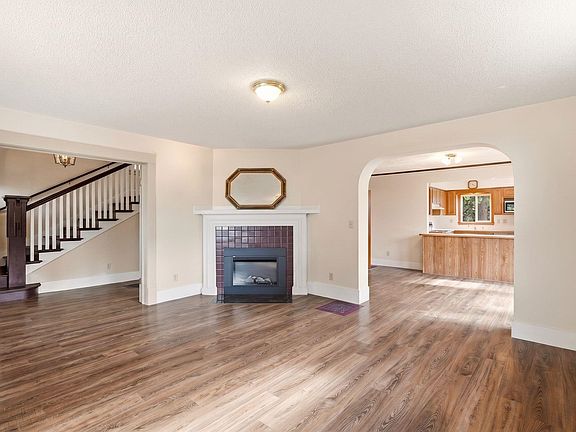 5th image of 418 E 19th Ave