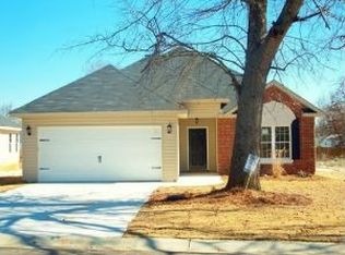 214 Laurel Woods Dr, Warner Robins, GA 31088