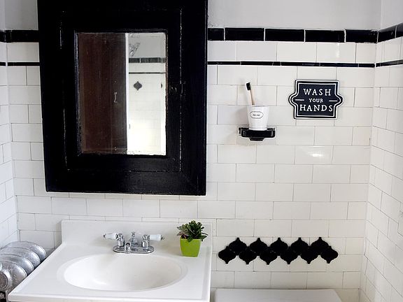 3rd image of 4982 Tholozan Ave #B
