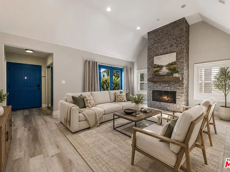 1112 S Highland Ave — Photo 2