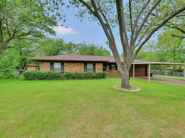 609 Coopers Ln, Kennedale, TX 76060