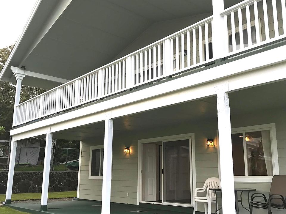 Bottom lanai belongs to this unit with yard and outside hookup for washer/dryer