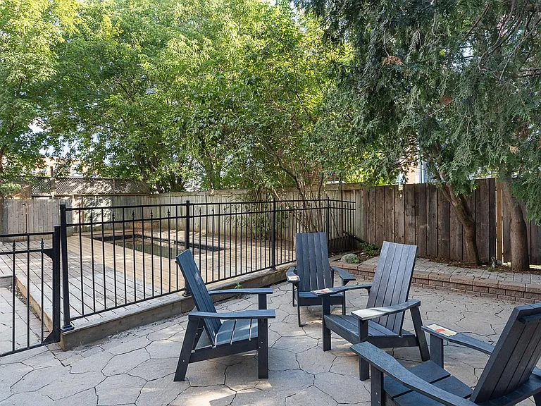 240 Blackburn Ave — Photo 9
