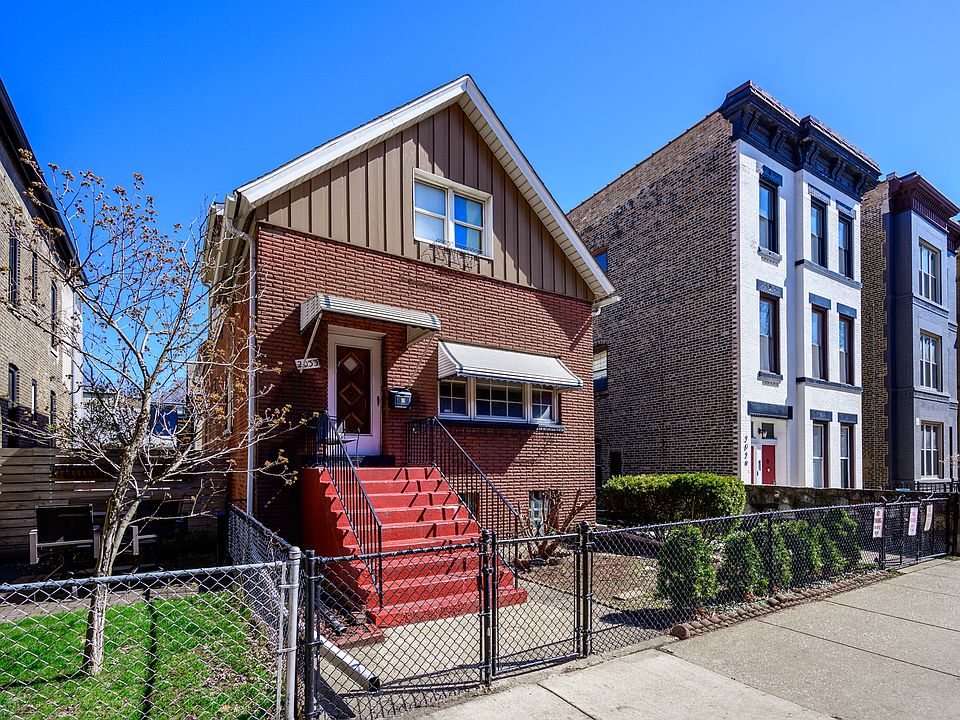 2nd image of 2033 N Sheffield Ave