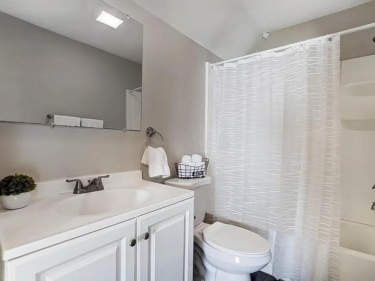 147 Whitethorne Ave — Photo 22