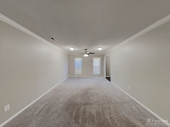 3rd image of 910 Iris Dr