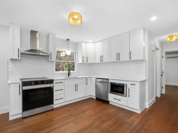 714 Plymouth St, Middleboro, MA 02346