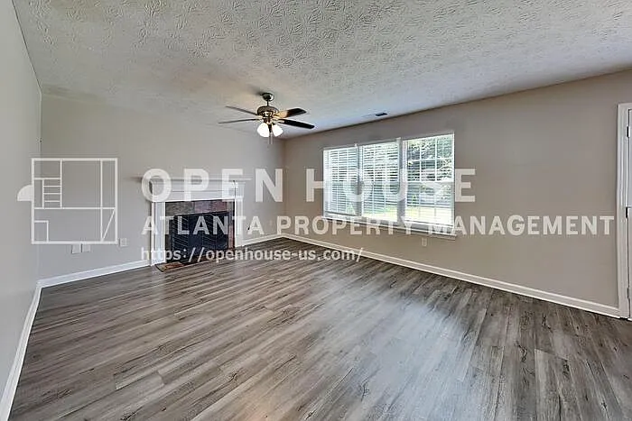 101 Saint Ann Cir — Photo 3