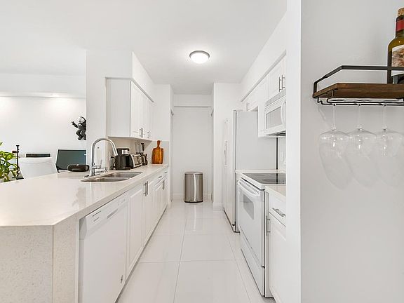 4th image of 1155 Brickell Bay Dr APT 2005