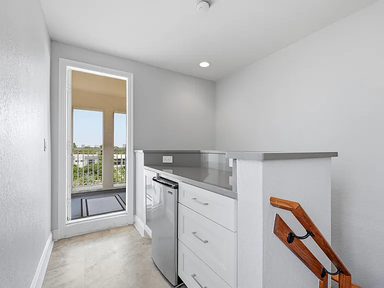 542 NE 7th Ave #2 — Photo 36