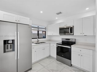 2492 SW 44th St #2492, Miami, FL 33142