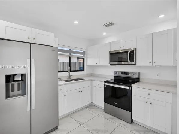 2492 SW 44th St #2492, Miami, FL 33142