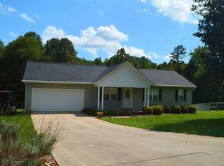 2120 Redberry Ln, Conover, NC 28613