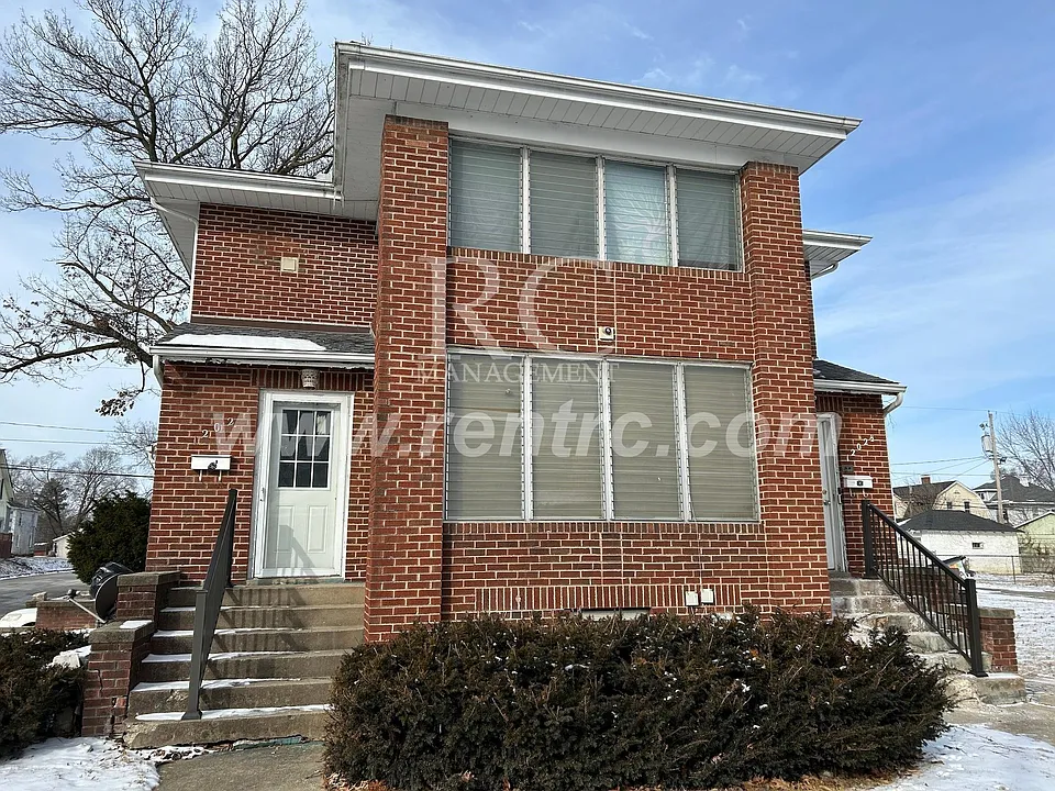 1202 N Walnut St