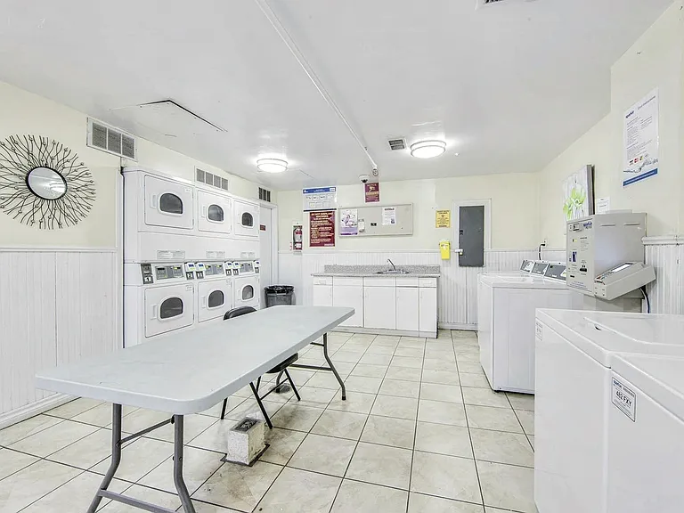 199 Queen Mary Dr — Photo 1