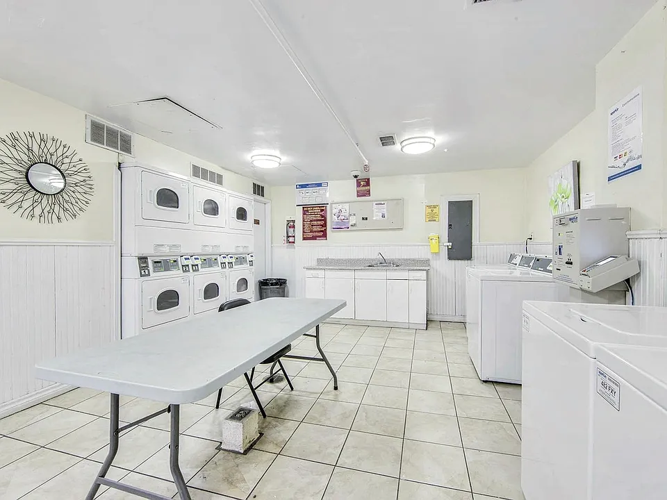 199 Queen Mary Dr