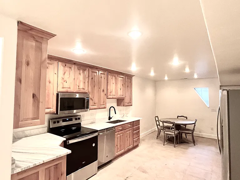 3027 Homestead Rd — Photo 28