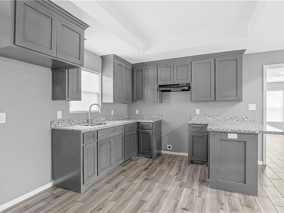 4th image of 315 E Wells St