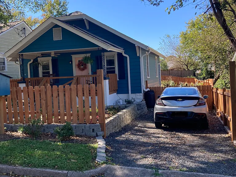 609 N Maple St — Photo 2
