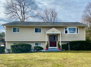 51 Poplar St, Nanuet, NY 10954