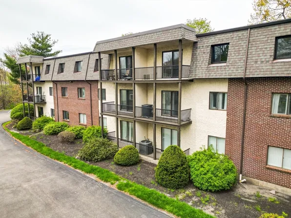 232 Canton St APT 206, Randolph, MA 02368