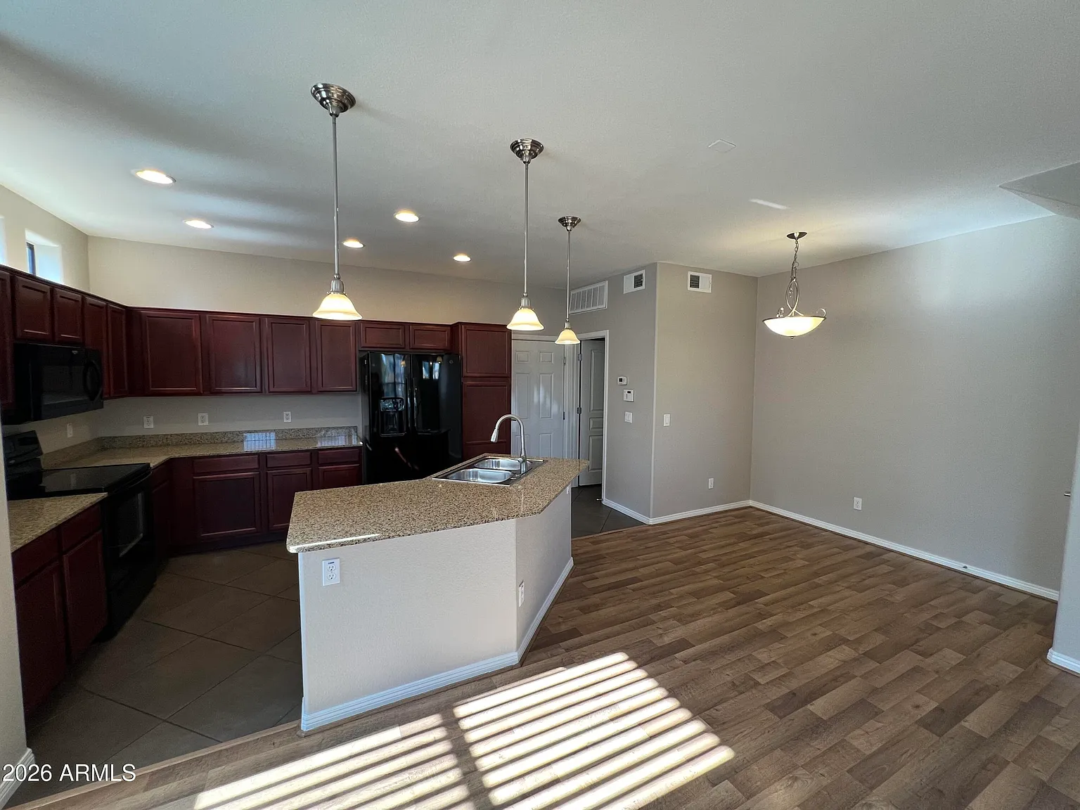 2 bed, 2.5 bath, 1330 sqft, $2,100 — Photo 3