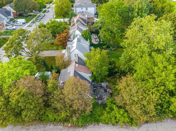 7 Ashbourne Dr, Toronto, ON M9B 4H1
