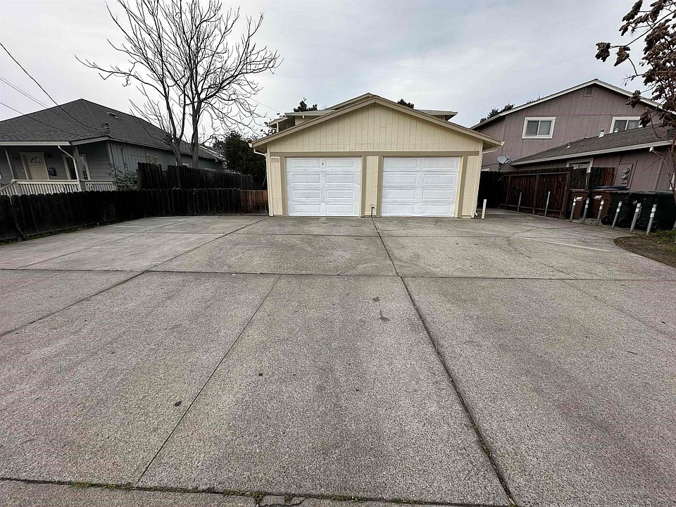 1st image of 504 W 10th St