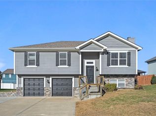 1006 Buttercup St, Smithville, MO 64089