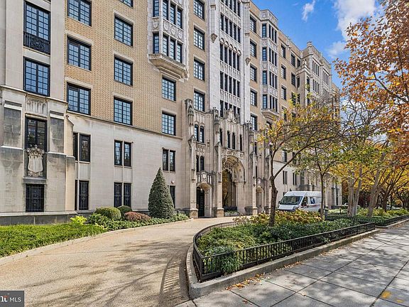 4th image of 1701 16th St NW APT 304
