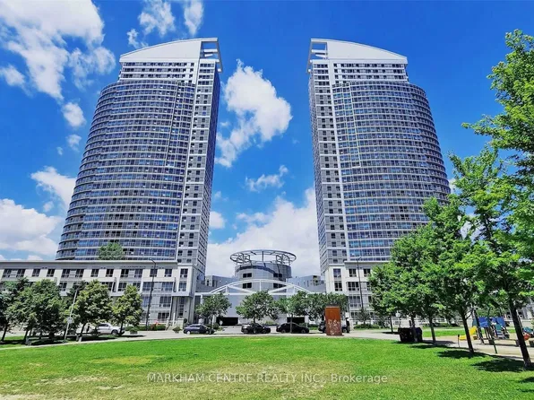 36 Lee Centre Dr #2102, Toronto, ON M1H 3K2