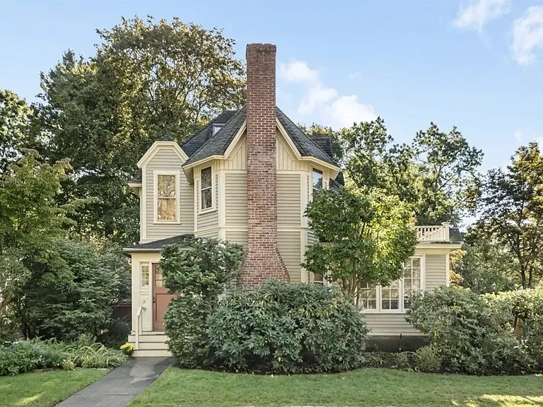 284 Lake Ave — Photo 1