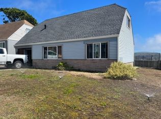 630 Manor Dr, Pacifica, CA 94044