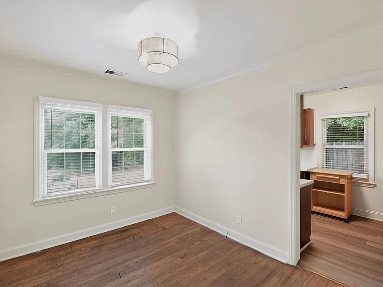 879 Sylvan Pl SW — Photo 10