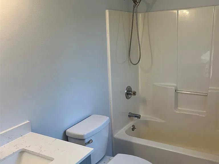 8 Marion Ave #6 — Photo 14