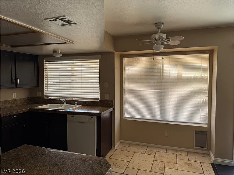 852 Celebration Dr — Photo 15