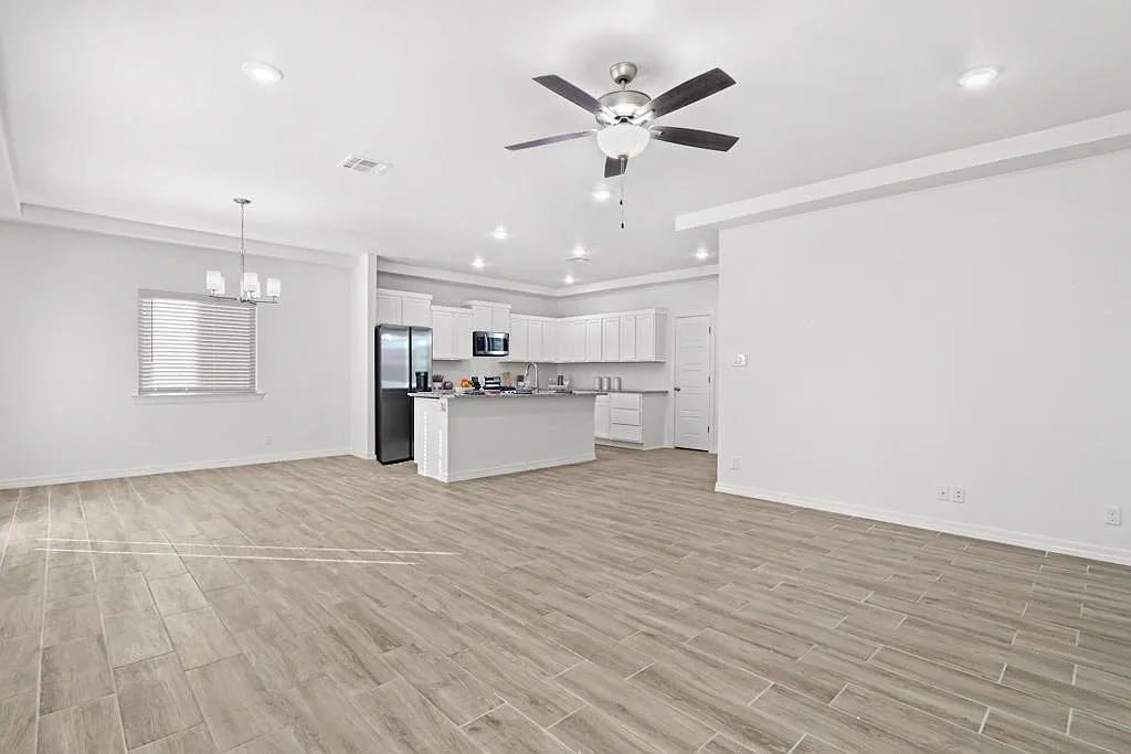 12816 Linstead Ave — Photo 4