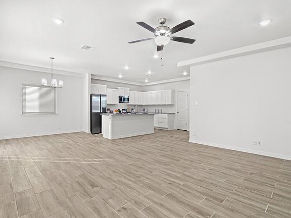 4th image of 12816 Linstead Ave