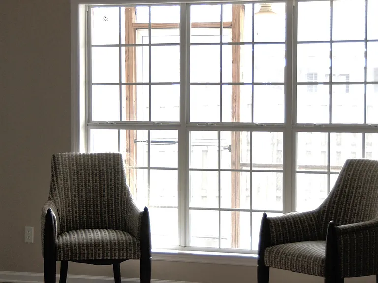 1192 Carriage Dr — Photo 5