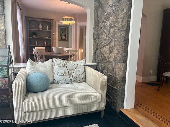 3rd image of 419 Wendover Ave