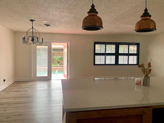 3rd image of 3811 Bainbridge Ave