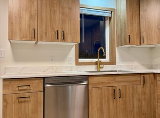 1004 Castlewood Dr, Brookings, SD 57006