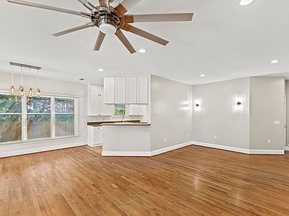 3rd image of 10176 Stoney Brook Ct SE