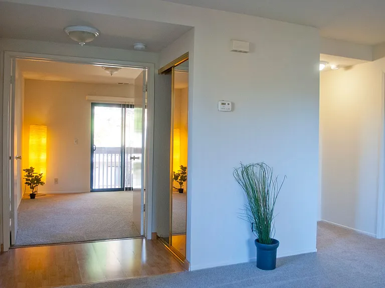CAMBRIDGE ARMS CONDOMINIUMS — Photo 15