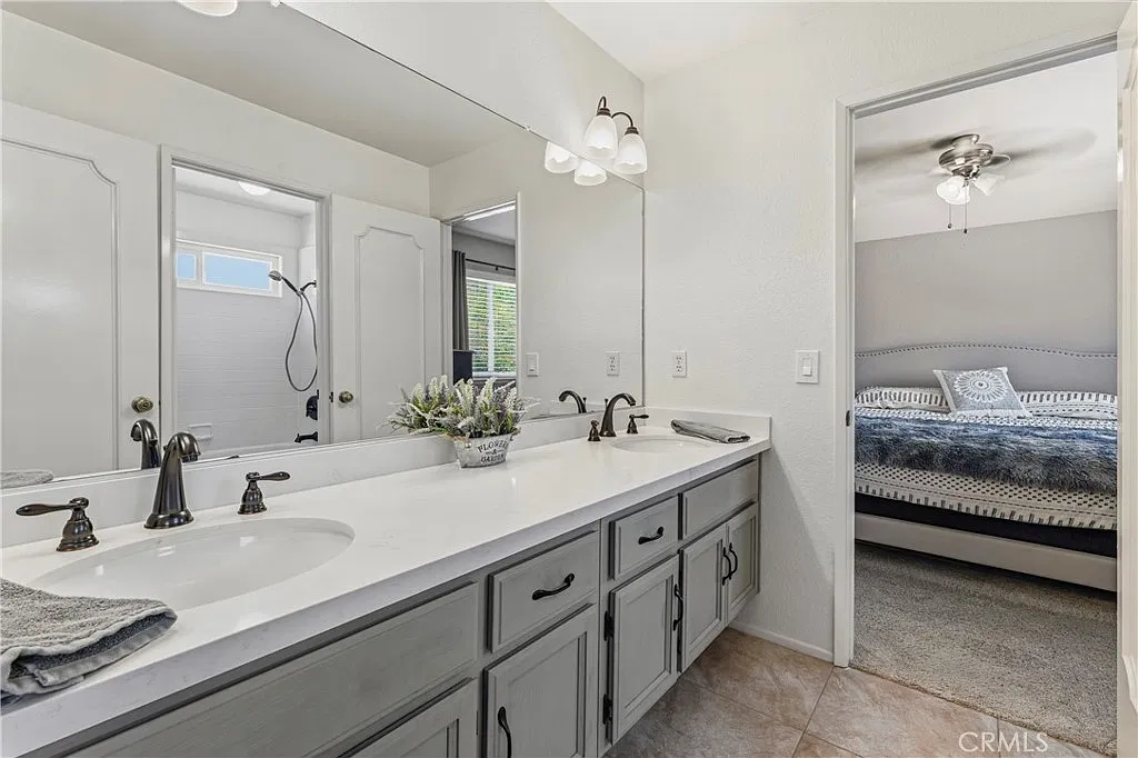 6 bed, 6.0 bath, 4274 sqft, $7,000 — Photo 4