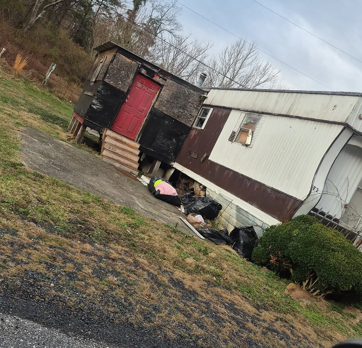 2 bed, 700 sqft, $550 — Photo 1