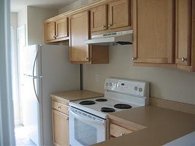 4th image of 2165 Drummond Dr