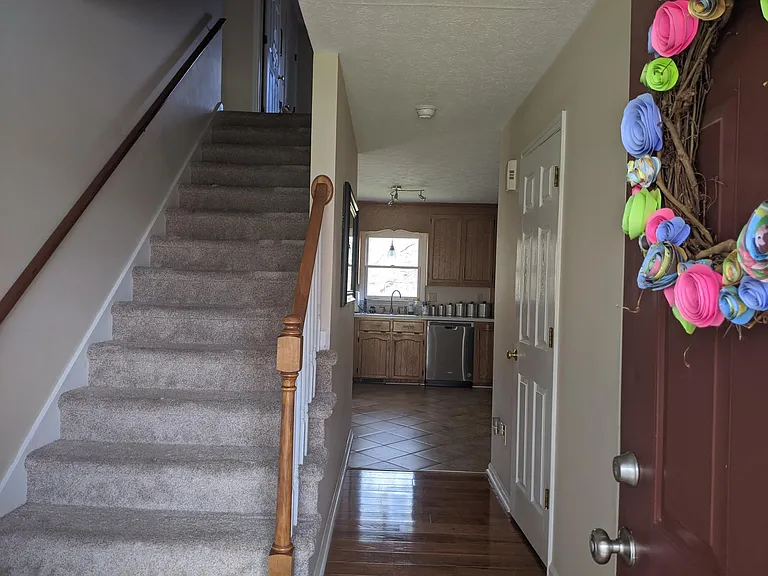 1405 Karr Ln — Photo 2