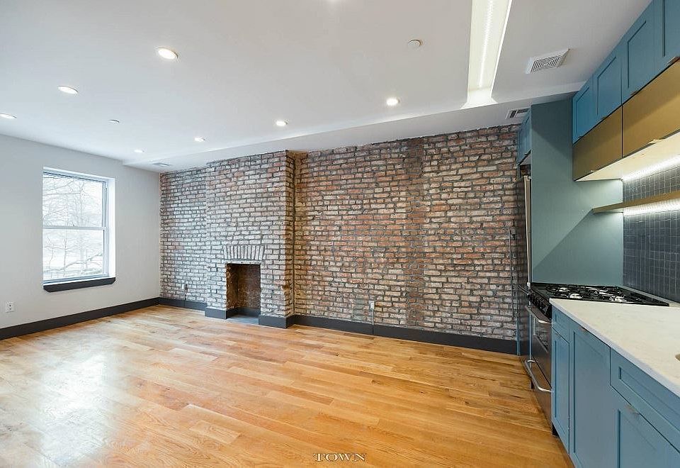 2nd image of 1066 Park Pl APT 3R
