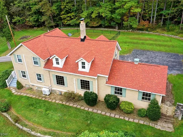 892 Yankee Run Rd, Masury, OH 44438